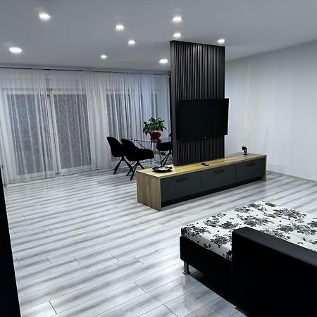 Whitehouse2 Apartamento Arad Exterior foto