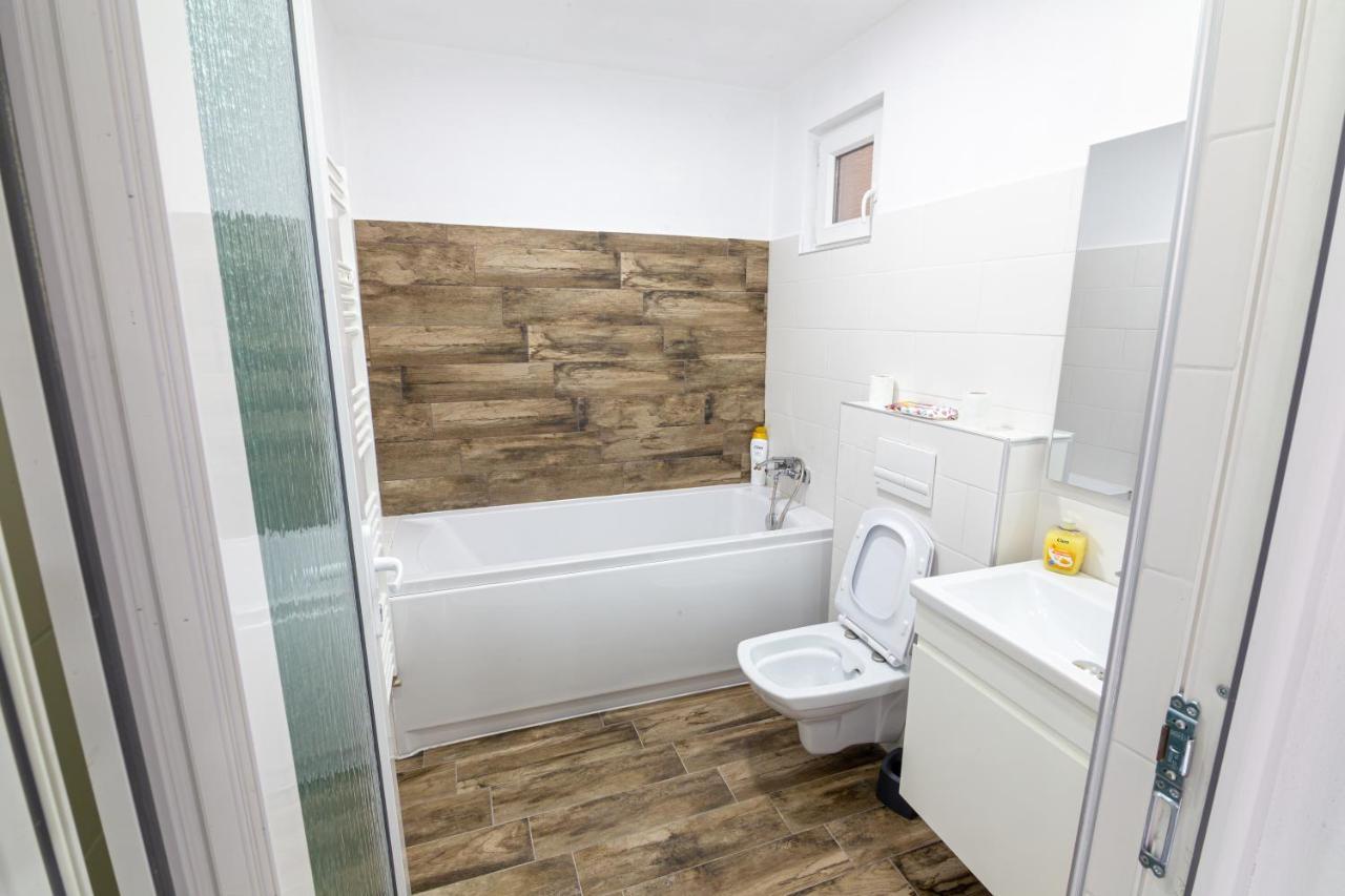 Whitehouse2 Apartamento Arad Exterior foto